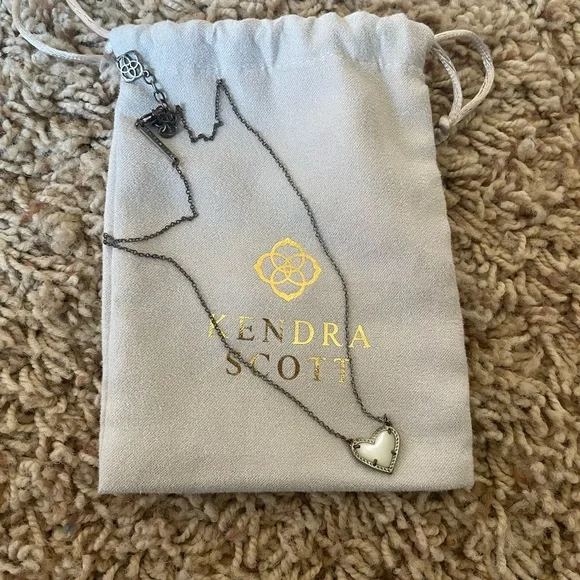 Kendra Scott Silver Ari Heart Necklace - Picture 3 of 5